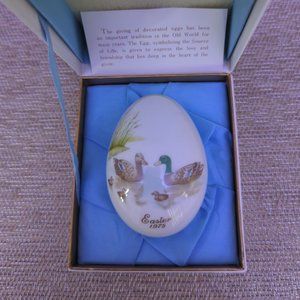 1975 Noritake White Easters egg